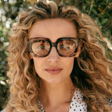 Daphne in Champagne Marble