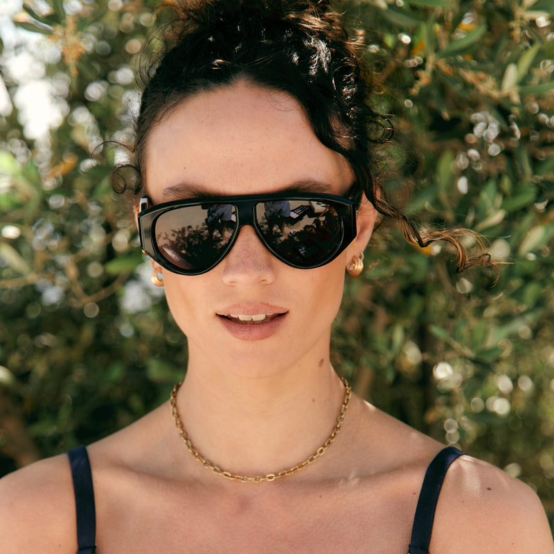Olive in Black – SUNDAY SOMEWHERE