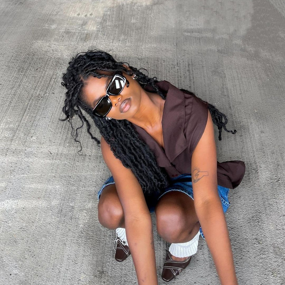 ELLE IN BLACK – SUNDAY SOMEWHERE